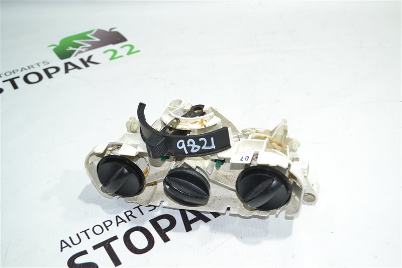 Блок управления печкой Toyota Fielder NZE121 1NZ 2002 (б/у)
