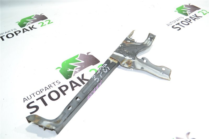 Кронштейн замка капота Toyota Corolla NZE121 1NZ 2004 (б/у)