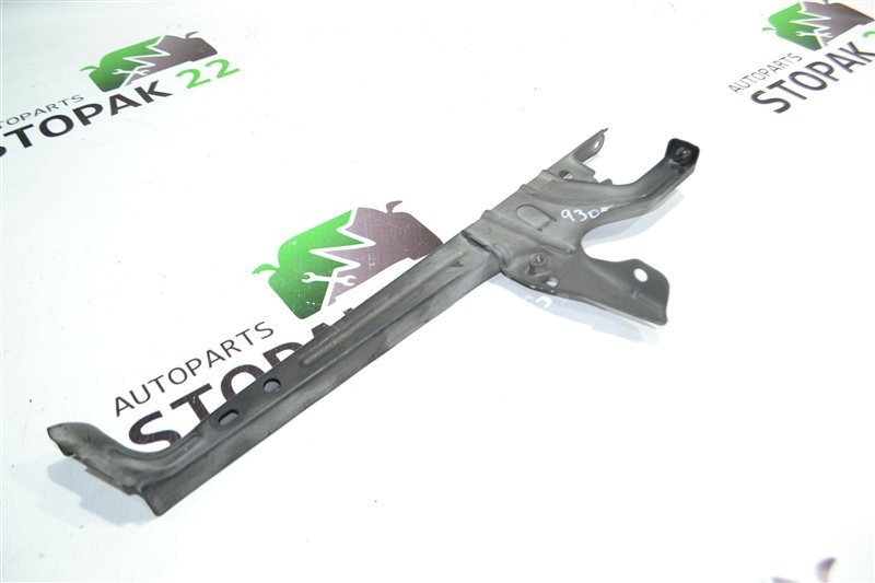 Кронштейн замка капота Toyota Fielder ZZE122 2002 (б/у)
