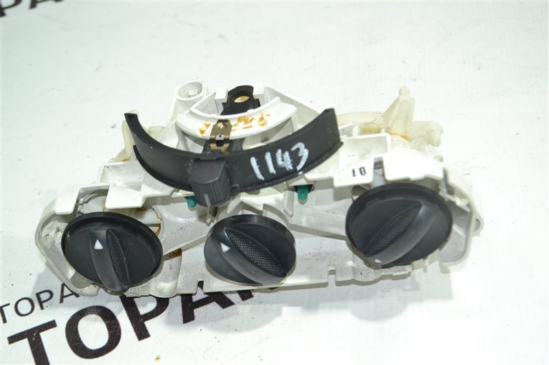 Блок управления печкой Toyota Corolla NZE121 1NZ-FE 2001 (б/у)