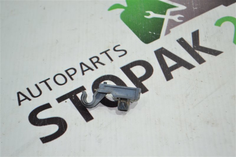 Клипса упора капота Toyota Fielder ZZE122 2002 (б/у)