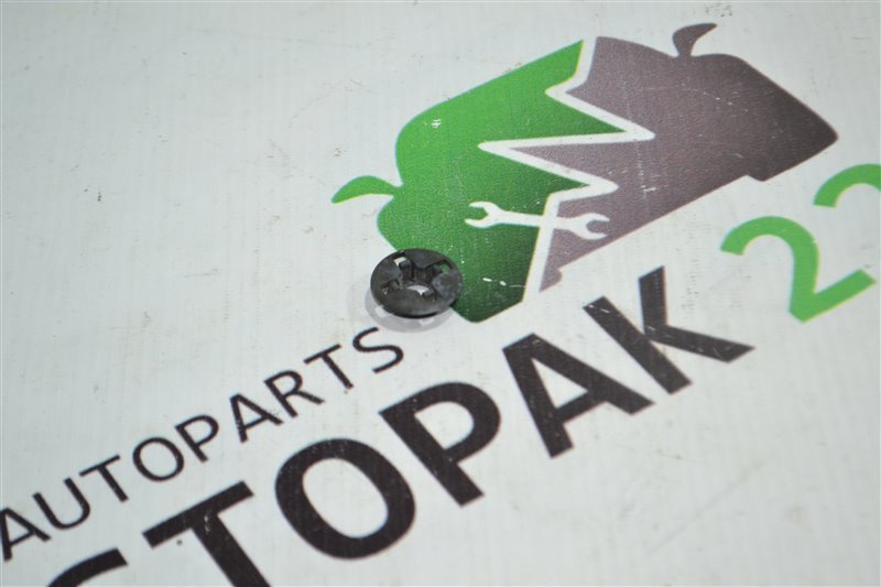 Кронштейн опоры капота Toyota Fielder NZE124 1NZ-FE 2005 (б/у)