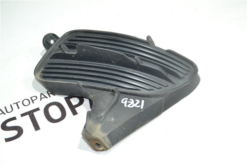 Заглушка бампера Toyota Fielder NZE121 1NZ 2002 передняя левая (б/у)