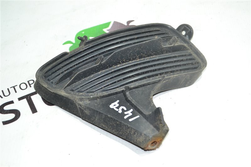 Заглушка бампера Toyota Fielder NZE121 2003 передняя правая (б/у)