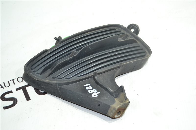 Заглушка бампера Toyota Fielder NZE121 1NZ 2002 передняя правая (б/у)