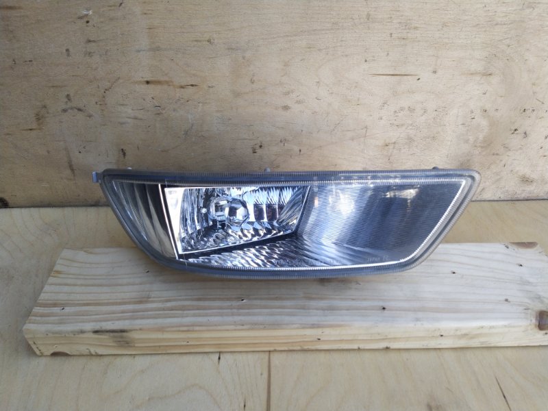 Туманка Toyota Camry Gracia SXV20 5SFE 2000 правая (б/у)
