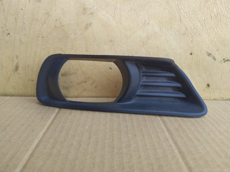 Оправа туманки Toyota Camry ACV40 2AZFE 2006 передняя правая (б/у)