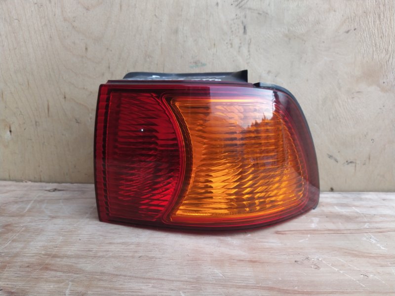 Стоп Toyota Ipsum SXM10 3SFE 2000 задний правый (б/у)