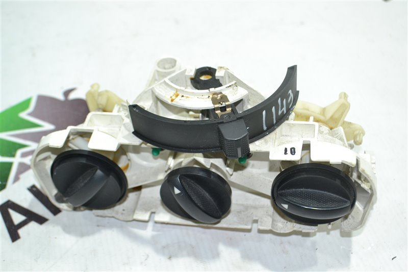 Блок управления печкой Toyota Corolla NZE124 2002 (б/у)