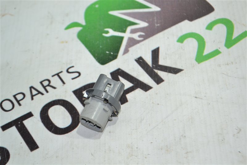 Патрон лампы Toyota Corolla NZE/ZZE/120/121/122/123/124 1NZ/1ZZ 2000 (б/у)