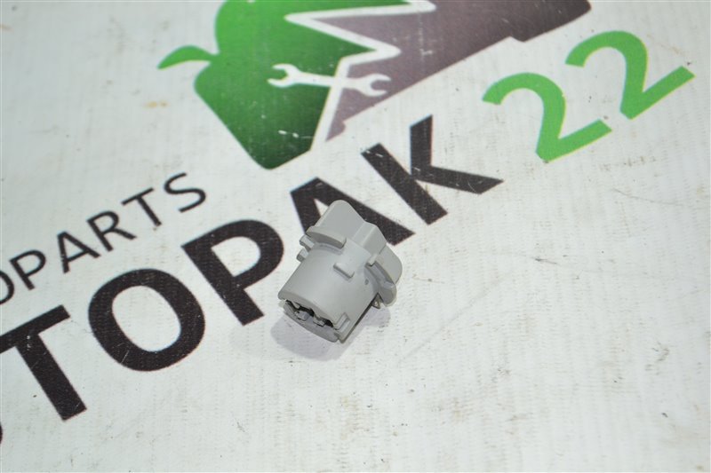 Патрон лампы Toyota Corolla NZE/ZZE/120/121/122/123/124 1NZ/1ZZ 2000 (б/у)