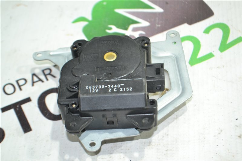 Сервопривод заслонок печки Toyota Corolla NZE124 1NZ 2001 (б/у)