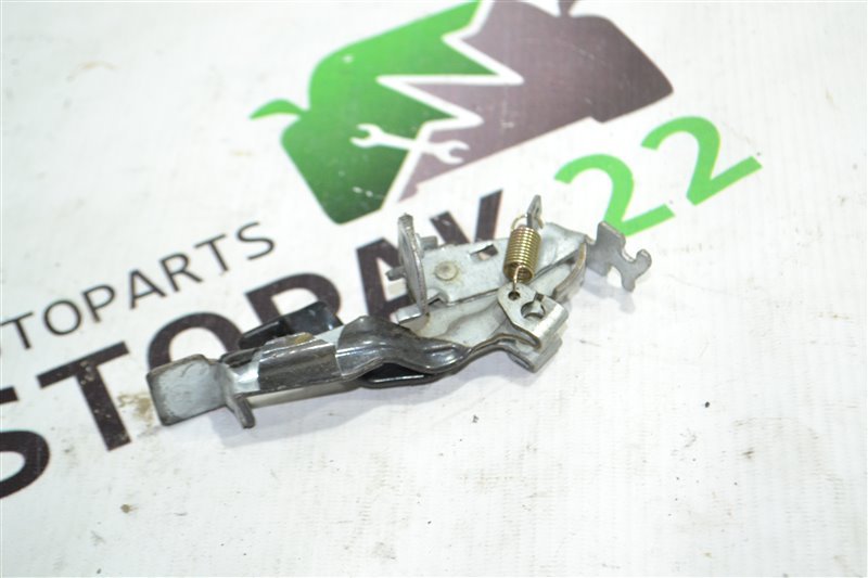 Ручка открывания багажника Toyota Corolla NZE124 1NZ/1ZZ 2000 (б/у)