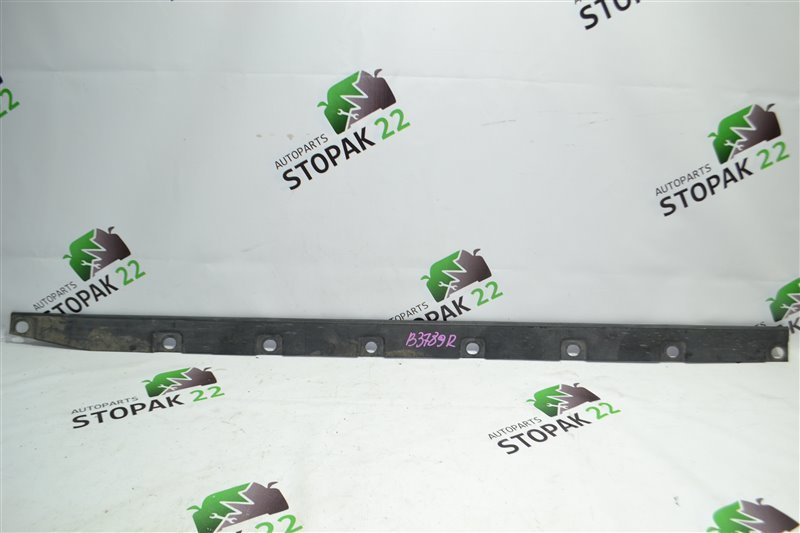 Накладка под порог Toyota Corolla NZE121 1NZ 2004 правая (б/у)