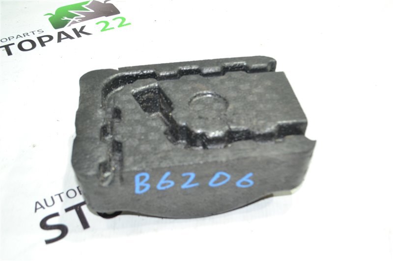 Подушка запасного колеса Toyota Corolla NZE121 1NZ 2002 (б/у)