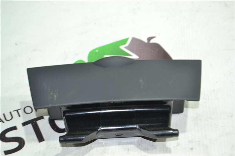 Пепельница Toyota Corolla NZE124 2002 (б/у)