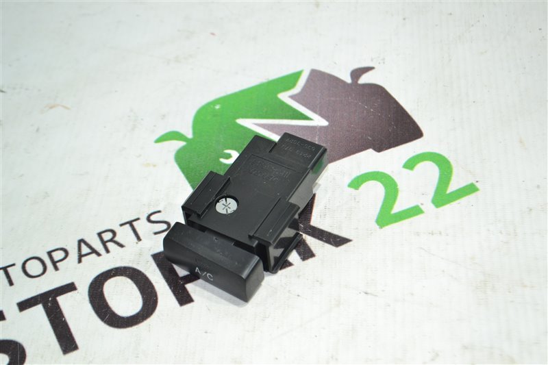 Кнопка включения кондиционера Toyota Corolla NZE124 2002 (б/у)