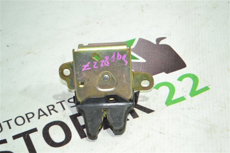 Замок крышки багажника Toyota Corolla NZE121 1NZ 2001 (б/у)