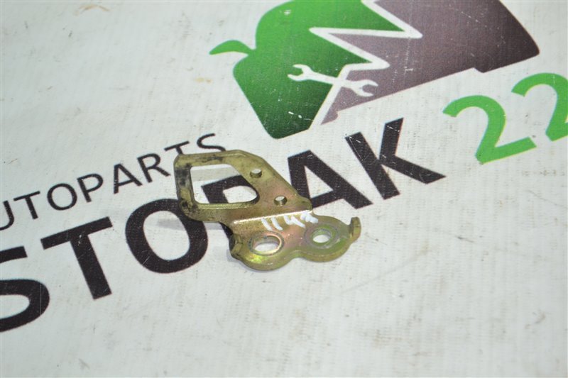 Петля замка багажника Toyota Corolla NZE121 1NZ 2001 (б/у)