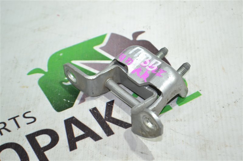 Петля двери верхняя Toyota Corolla NZE121 1NZ 2001 задняя правая (б/у)