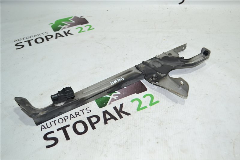 Кронштейн замка капота Toyota Corolla NZE124 2002 (б/у)