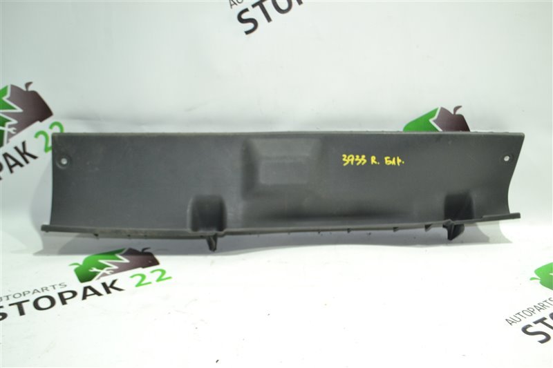 Накладка петли замка багажника Toyota Corolla NZE121 1NZ-FE 2001 (б/у)