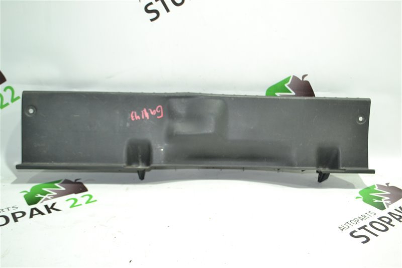 Накладка петли замка багажника Toyota Corolla NZE121 1NZ 2001 (б/у)