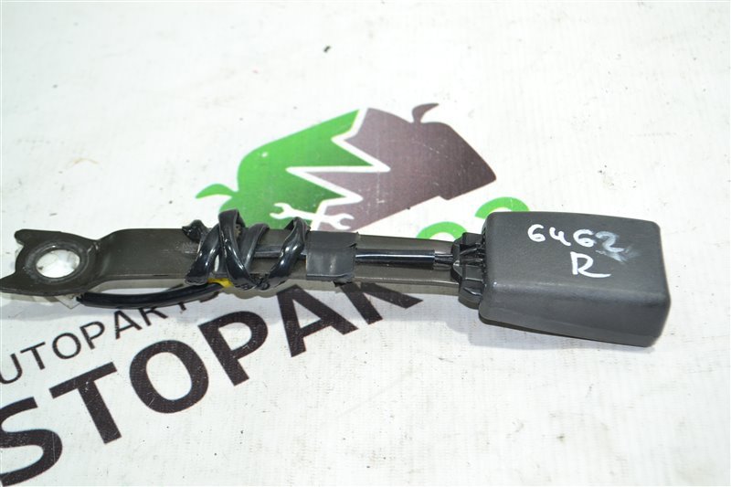 Замок ремня безопасности Toyota Corolla Spacio NZE121 1NZ 2002 правый (б/у)