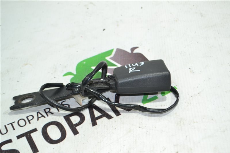 Замок ремня безопасности Toyota Corolla NZE121 1NZ 2001 правый (б/у)