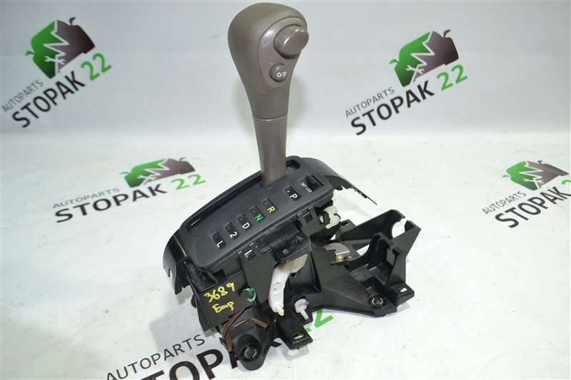 Рычаг переключения АКПП Toyota Corolla NZE124 2002 (б/у)