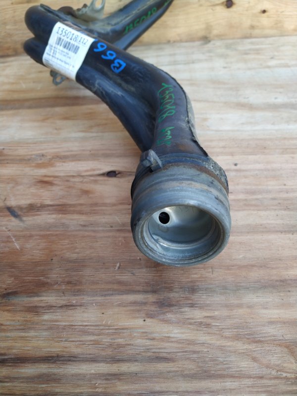 Горловина топливного бака Toyota Carina AT212 5AFE 1998 (б/у) Горловина топливного бака Toyota Carina AT212 5AFE 1998 (б/у)