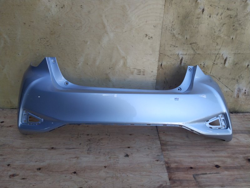 Бампер Toyota Vitz NSP130 задний (б/у)