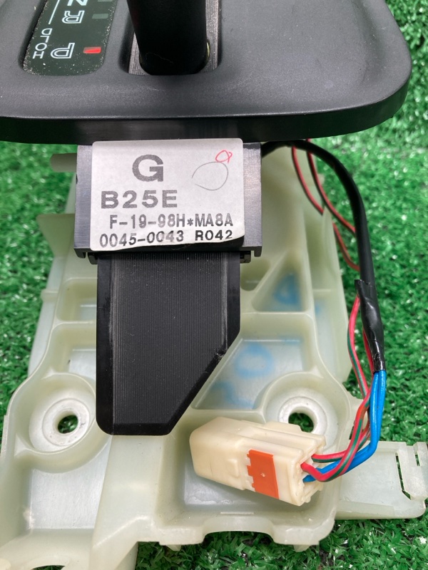 Рычаг переключения АКПП Mazda Familia S-Wagon BJ5W ZLDE 1998 (б/у) Рычаг переключения АКПП Mazda Familia S-Wagon BJ5W ZLDE 1998 (б/у)