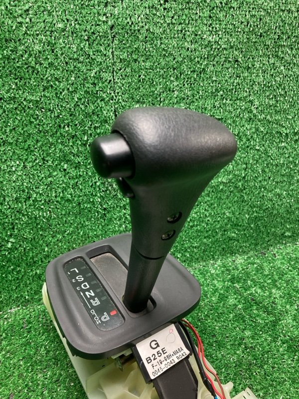 Рычаг переключения АКПП Mazda Familia S-Wagon BJ5W ZLDE 1998 (б/у) Рычаг переключения АКПП Mazda Familia S-Wagon BJ5W ZLDE 1998 (б/у)