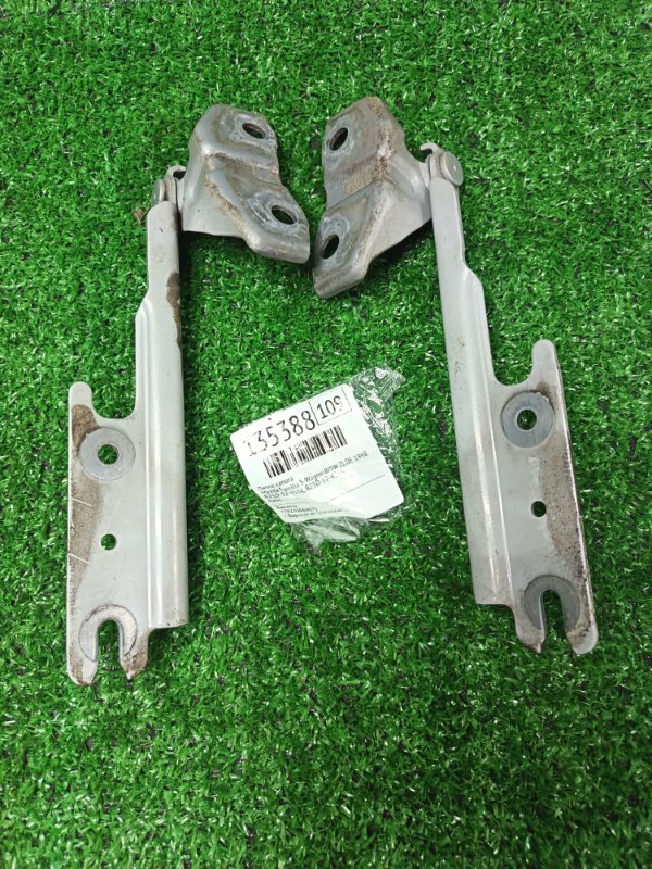 Петля капота Mazda Familia S-Wagon BJ5W ZLDE 1998 (б/у) Петля капота Mazda Familia S-Wagon BJ5W ZLDE 1998 (б/у)