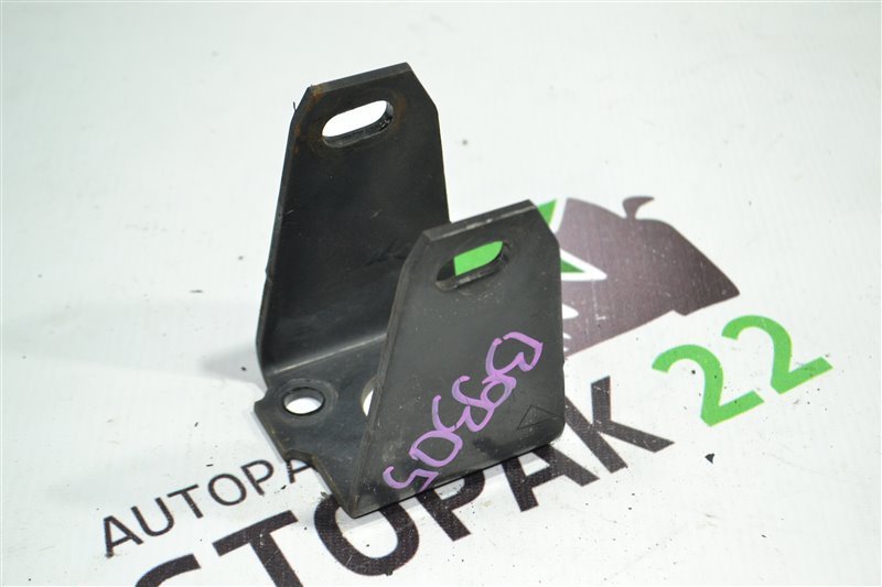 Кронштейн опоры ДВС Toyota Fielder ZZE122 2002 передний (б/у) Кронштейн опоры ДВС Toyota Fielder ZZE122 2002 передний (б/у)