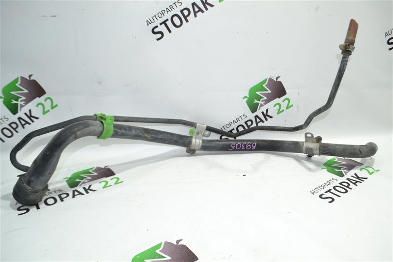 Горловина топливного бака Toyota Fielder ZZE122 2002 (б/у) Горловина топливного бака Toyota Fielder ZZE122 2002 (б/у)