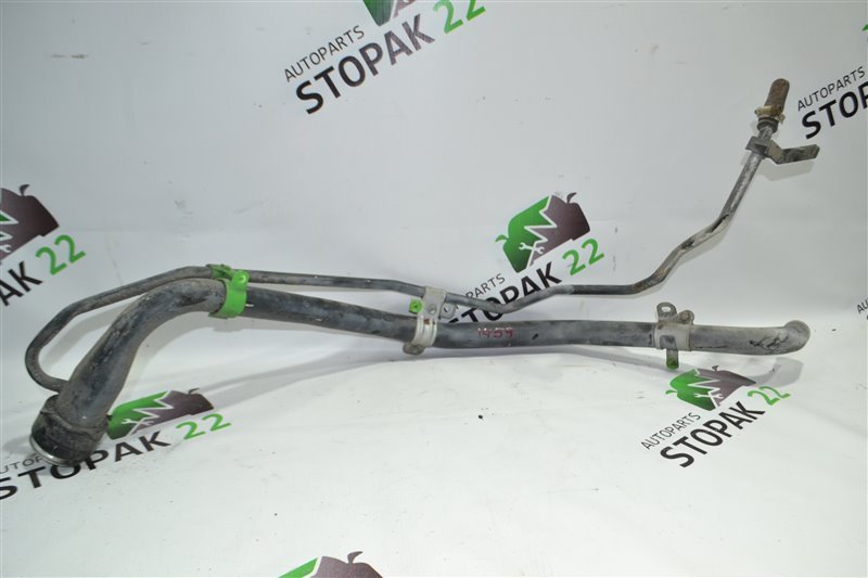 Горловина топливного бака Toyota Fielder NZE121 2003 (б/у) Горловина топливного бака Toyota Fielder NZE121 2003 (б/у)