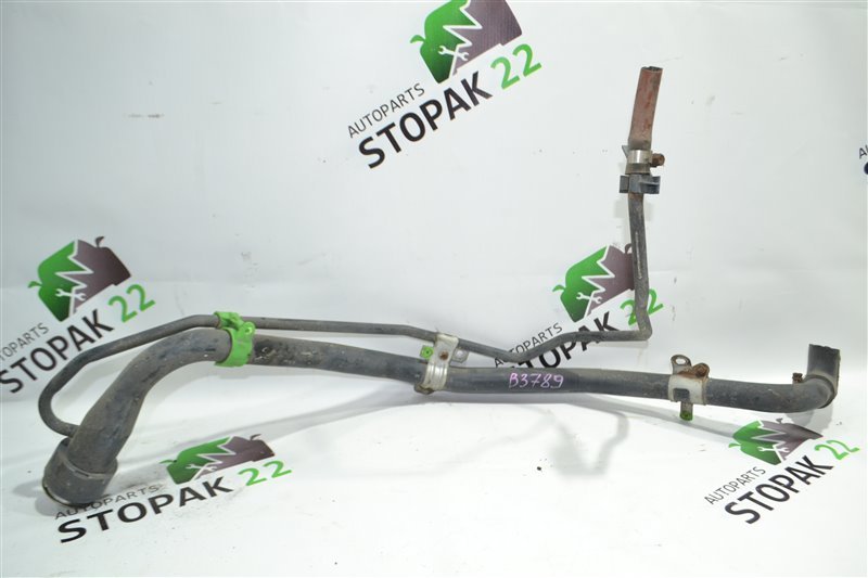 Горловина топливного бака Toyota Corolla NZE121 1NZ 2004 (б/у) Горловина топливного бака Toyota Corolla NZE121 1NZ 2004 (б/у)