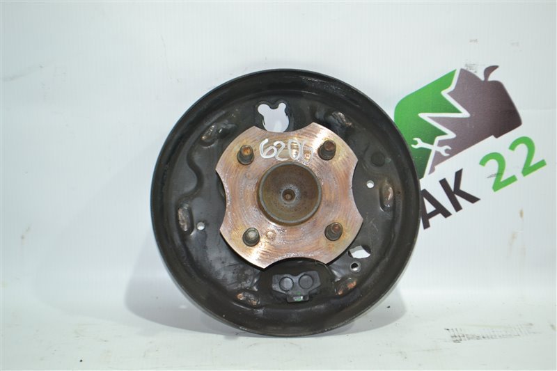 Ступица Toyota Corolla NZE121 1NZ 2002 задняя (б/у) Ступица Toyota Corolla NZE121 1NZ 2002 задняя (б/у)