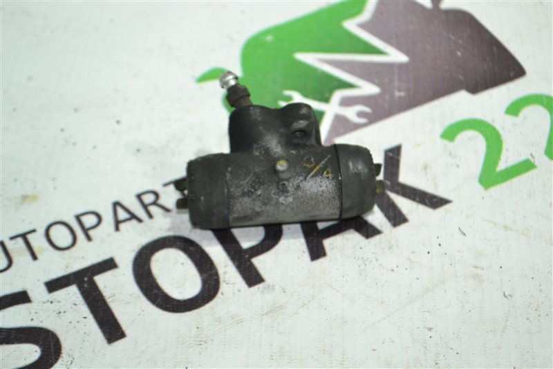 Рабочий тормозной цилиндр Toyota Fielder NZE124 1NZ-FE 2005 задний правый (б/у) Рабочий тормозной цилиндр Toyota Fielder NZE124 1NZ-FE 2005 задний правый (б/у)