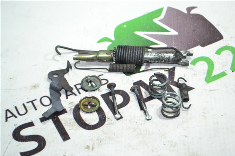 Механизм стояночного тормоза Toyota Fielder NZE124 1NZ-FE 2005 задний левый (б/у) Механизм стояночного тормоза Toyota Fielder NZE124 1NZ-FE 2005 задний левый (б/у)