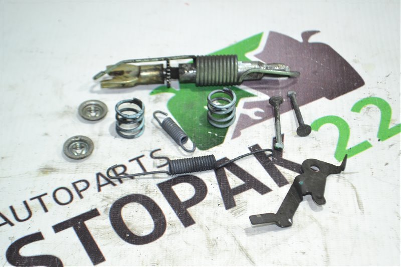 Механизм стояночного тормоза Toyota Corolla NZE121 1NZ 2002 задний левый (б/у) Механизм стояночного тормоза Toyota Corolla NZE121 1NZ 2002 задний левый (б/у)