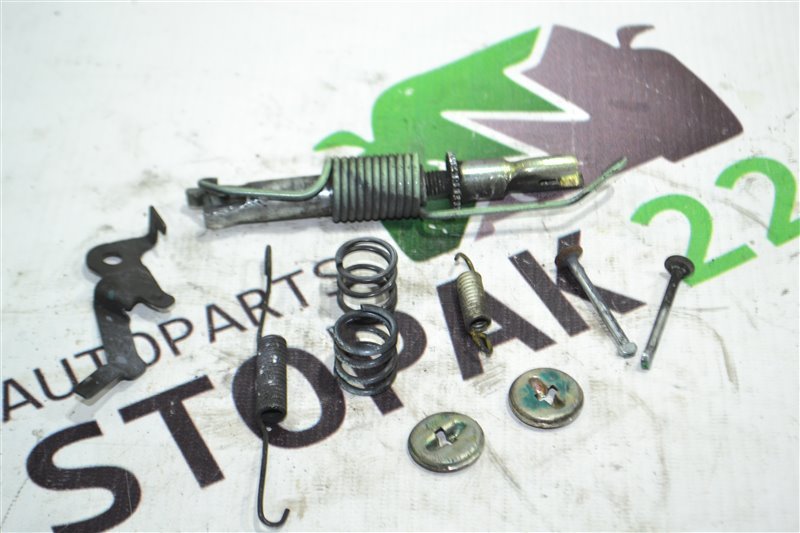 Механизм стояночного тормоза Toyota Fielder NZE121 2003 задний левый (б/у) Механизм стояночного тормоза Toyota Fielder NZE121 2003 задний левый (б/у)