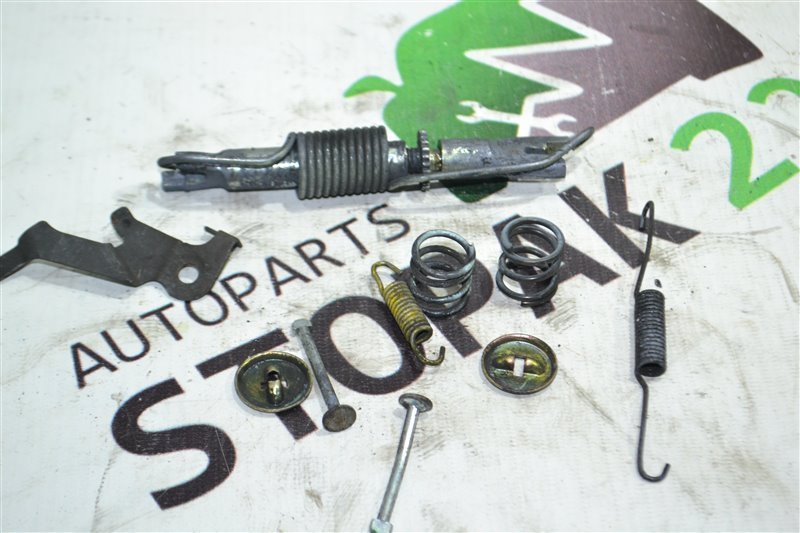 Механизм стояночного тормоза Toyota Fielder NZE121 1NZ 2002 задний левый (б/у) Механизм стояночного тормоза Toyota Fielder NZE121 1NZ 2002 задний левый (б/у)