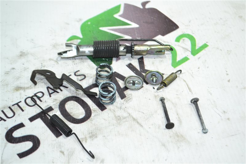 Механизм стояночного тормоза Toyota Fielder ZZE122 2002 задний левый (б/у) Механизм стояночного тормоза Toyota Fielder ZZE122 2002 задний левый (б/у)