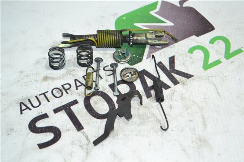 Механизм стояночного тормоза Toyota Corolla NZE121 1NZ 2004 задний правый (б/у) Механизм стояночного тормоза Toyota Corolla NZE121 1NZ 2004 задний правый (б/у)