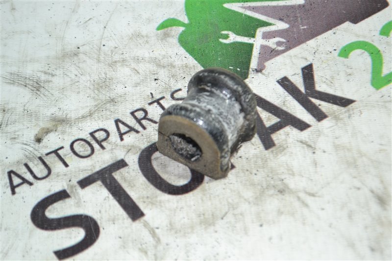 Втулка стабилизатора Toyota Fielder NZE124 1NZ-FE 2005 задняя (б/у) Втулка стабилизатора Toyota Fielder NZE124 1NZ-FE 2005 задняя (б/у)