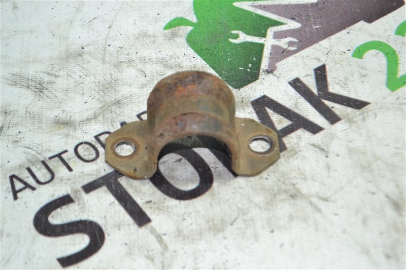 Крепление стабилизатора Toyota Fielder NZE124 1NZ-FE 2005 заднее (б/у) Крепление стабилизатора Toyota Fielder NZE124 1NZ-FE 2005 заднее (б/у)