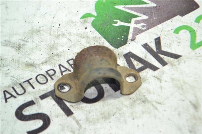 Крепление стабилизатора Toyota Fielder NZE124 1NZ-FE 2005 заднее (б/у) Крепление стабилизатора Toyota Fielder NZE124 1NZ-FE 2005 заднее (б/у)